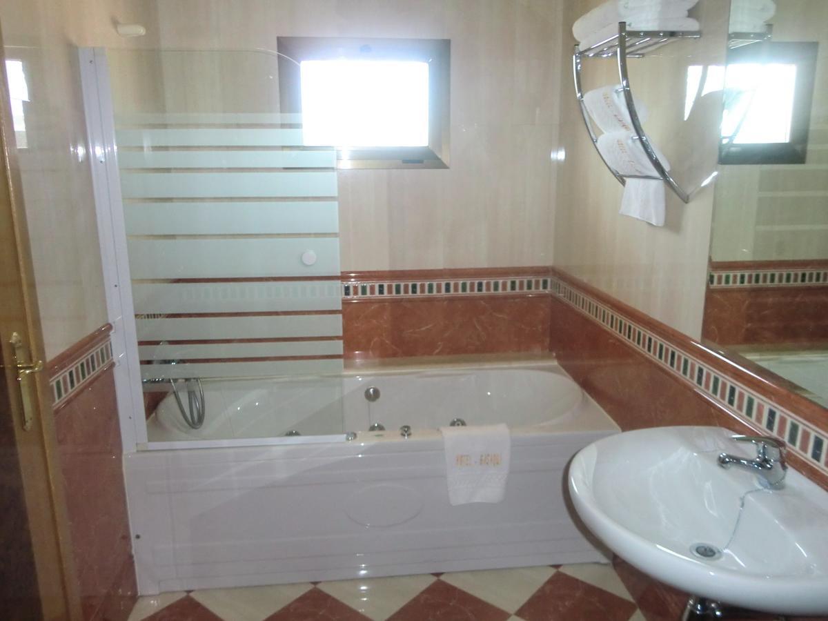 Hotel Gasaqui Ayelo de Malferit Bilik gambar